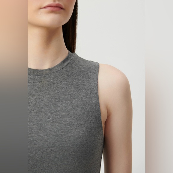 Mustt Have Lillie Crop. - Picture 4 of 5